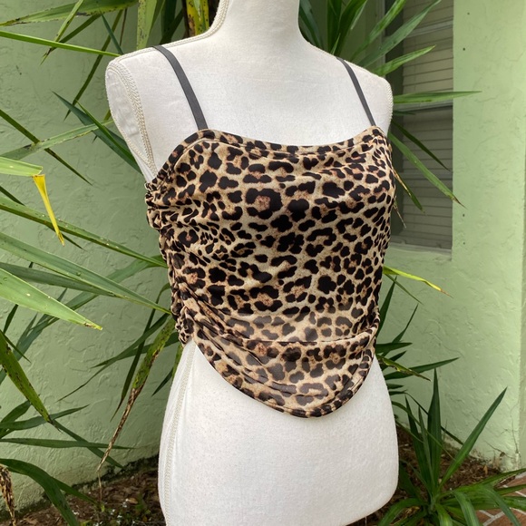 Leopard Ruched Crop Top - Picture 2 of 7